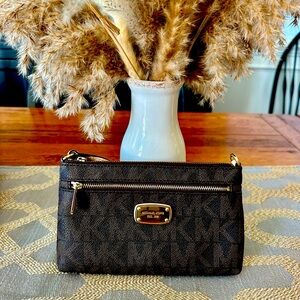 Michael Kors classic wristlet